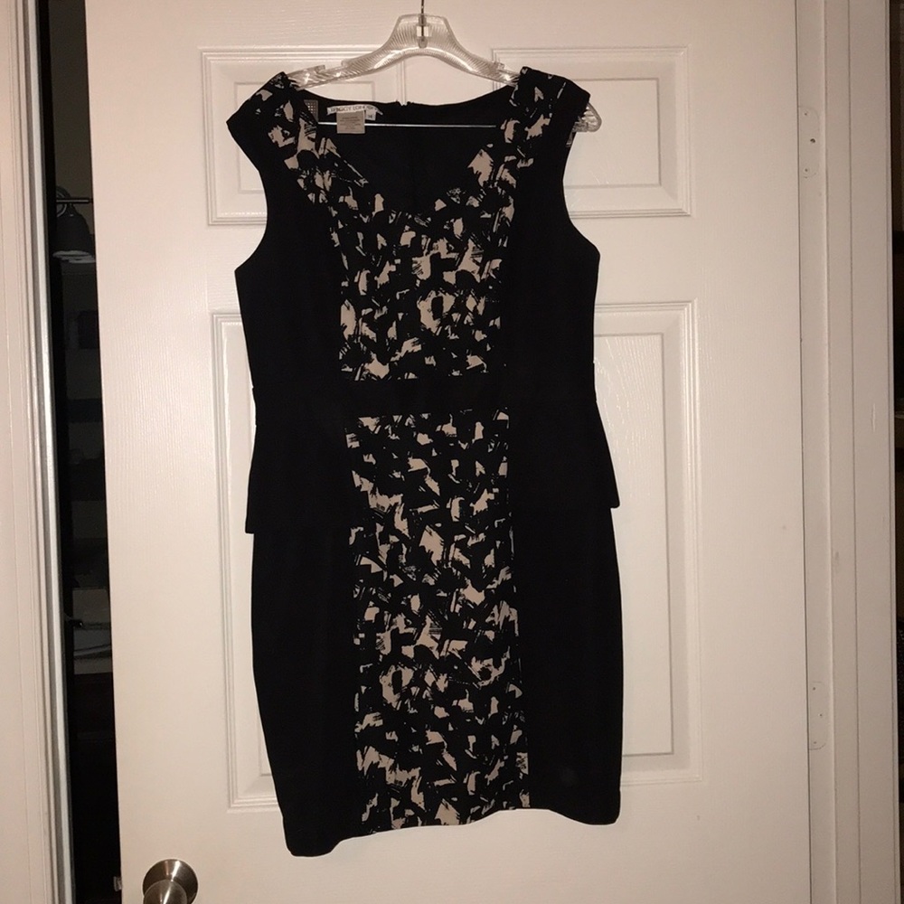 Sleeveless peplum Maggy London print dress